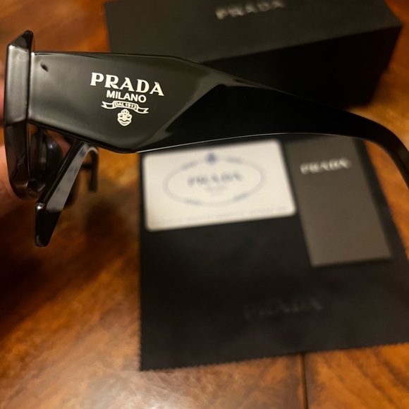 Unisex Sunglasses - Picture 6 of 8